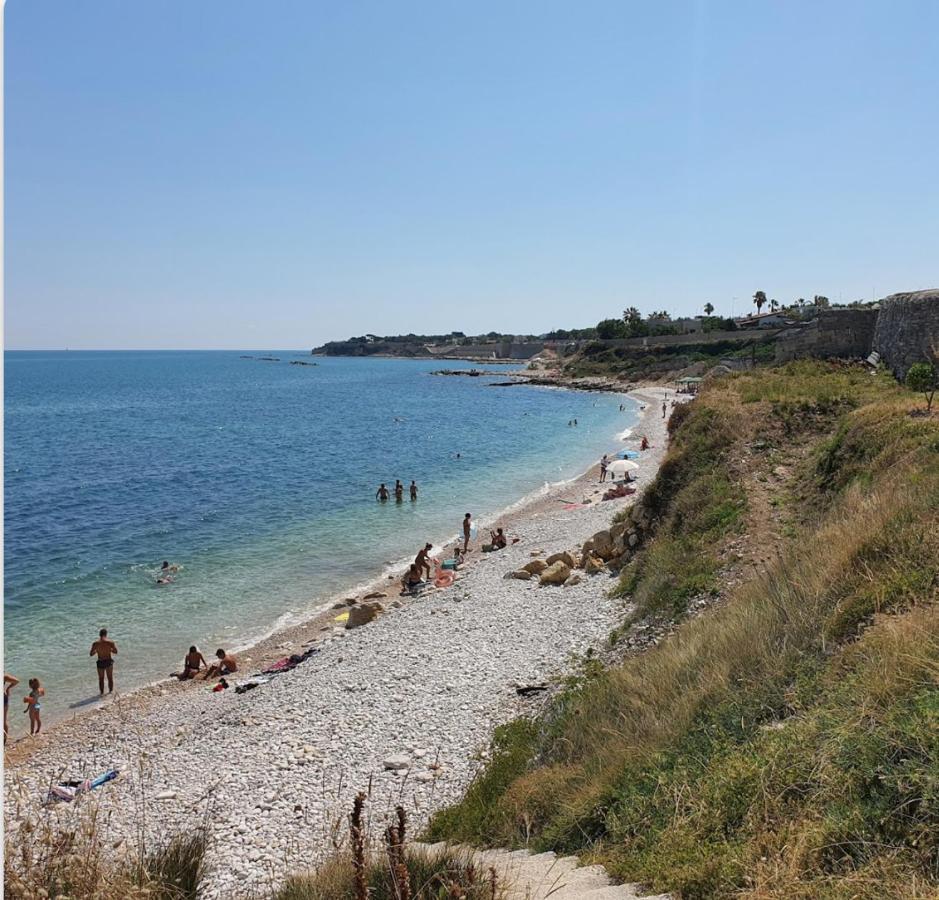 Torrelama Room&Breakfast Trani Bagian luar foto