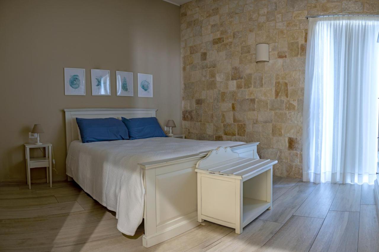 Torrelama Room&Breakfast Trani Bagian luar foto