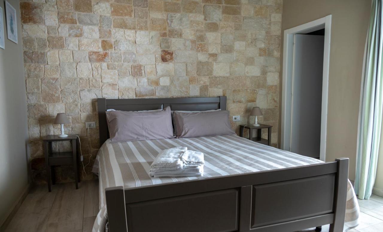 Torrelama Room&Breakfast Trani Bagian luar foto